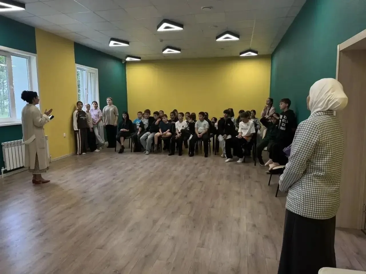 В лагере «Дубки» состоялась необычная встреча — к ребятам пришли представители органов ...