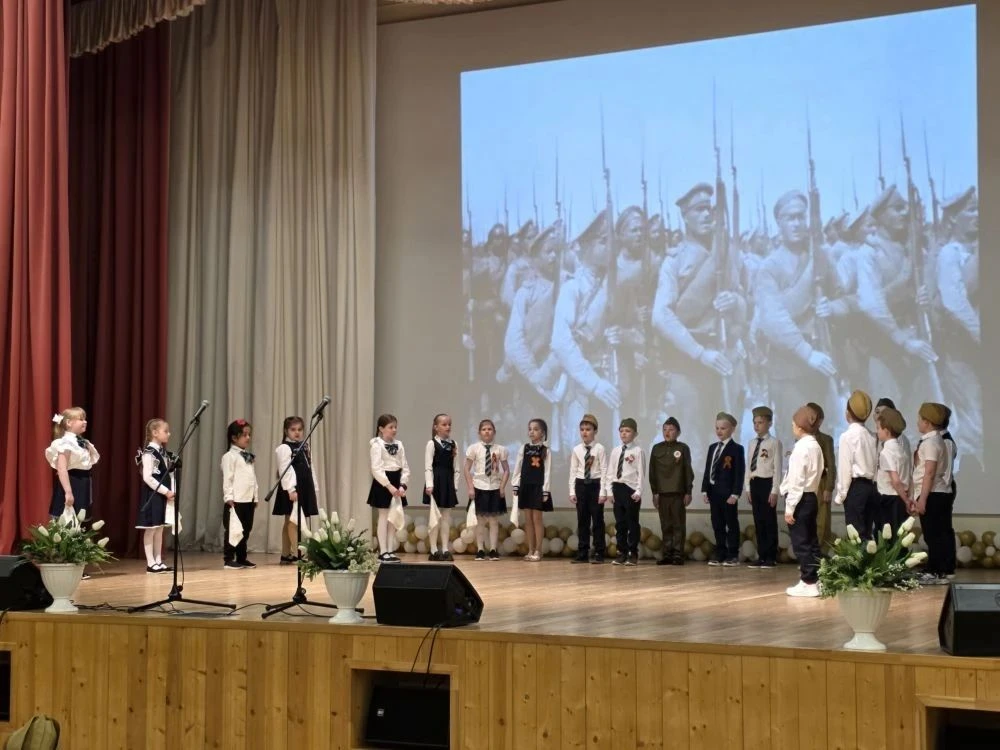 Сегодня на сцене актового зала Бутурлиновской средней общеобразовательной школы прошёл трогательный 