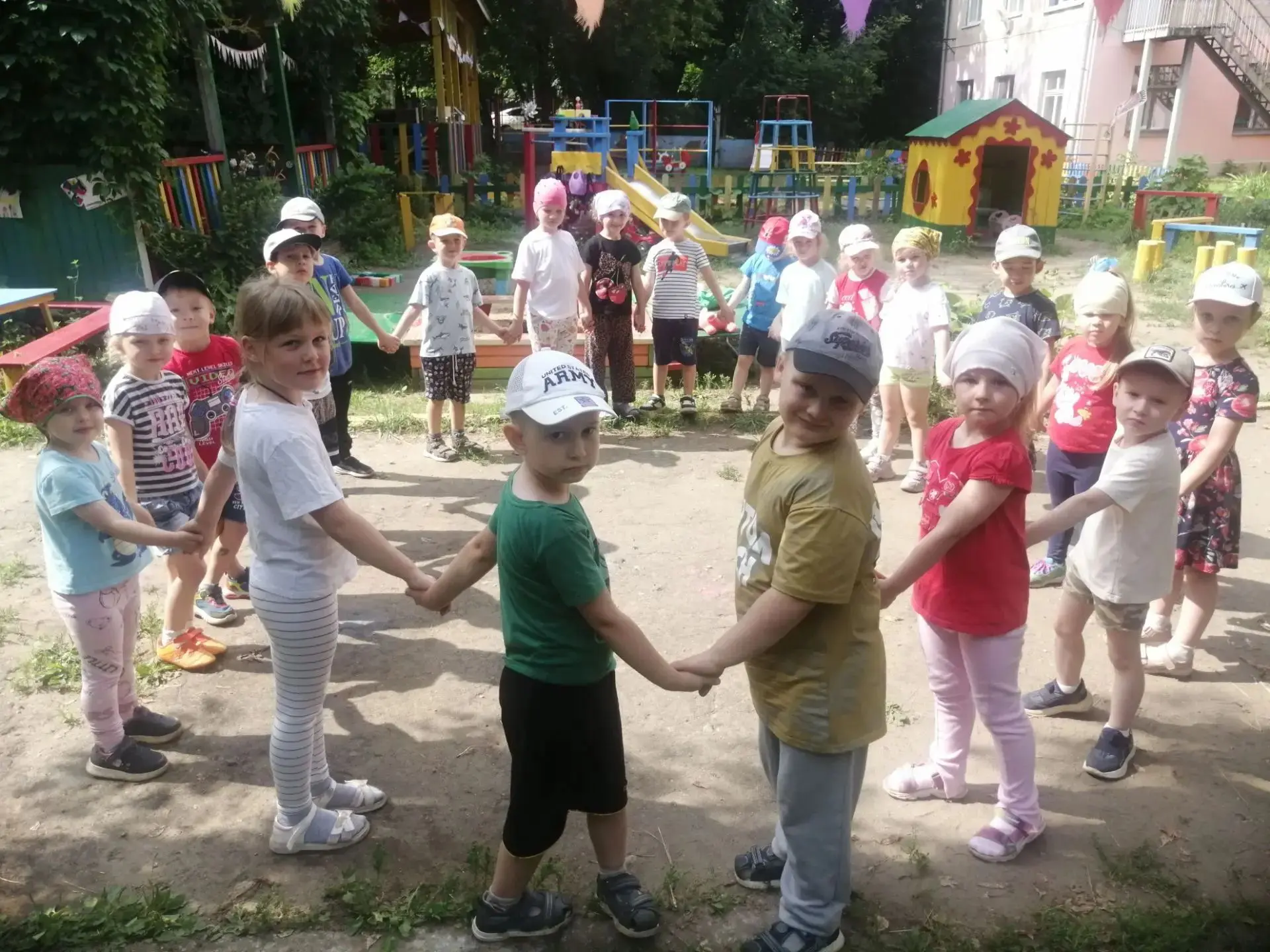 Чем полезна активная прогулка? Разбираемся вместе!

🌞🌺🌿Мы часто пишем о том, как много времени де