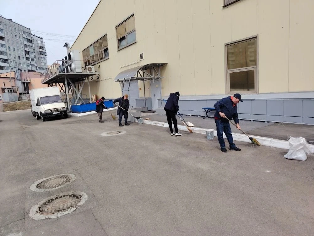 Сотрудники стадиона "Химик" присоединились к Всероссийскому субботнику.