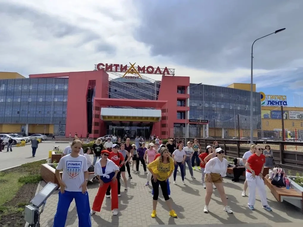 🌞💃 ДВА ЧАСА В РИТМЕ СОЛНЦА: ZUMBA OPEN AIR! 💃🌞❤❤

Натанцевались, зарядились 🪫🔋

Всех ждём 20 и