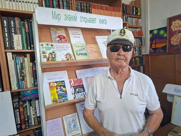 «Мир знаний открывает книга» — наша книжная выставка к Международному дню грамотности.