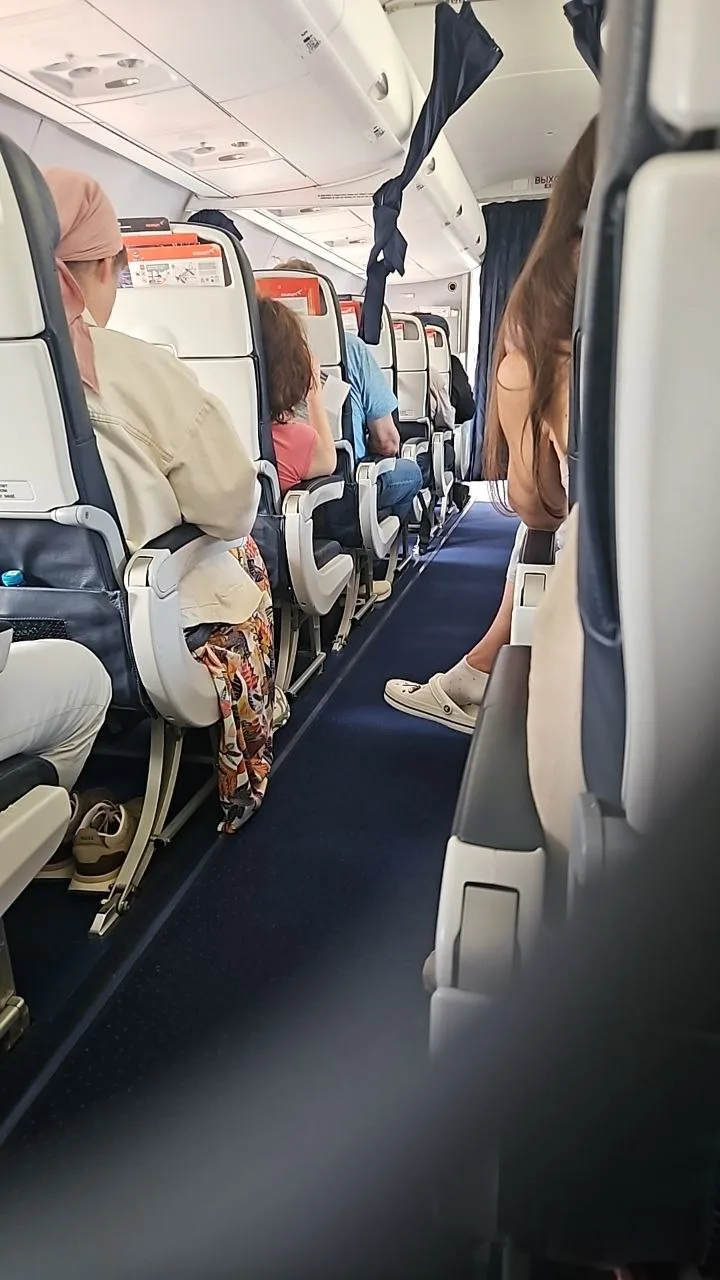 Я доползла до отпуска ура😂
Уже в самолете💃
Сначала мы всей семьей в Тбилиси на несколько дней пови