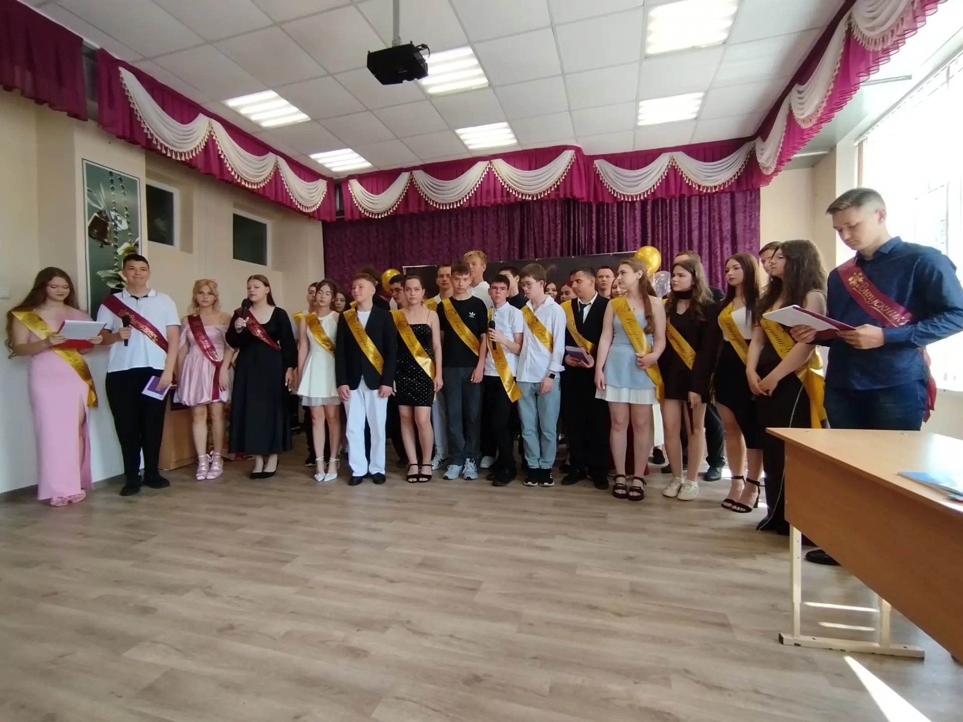 Дорогие выпускники 9а и 9б классов! Поздравляем вас с окончанием основной школы.