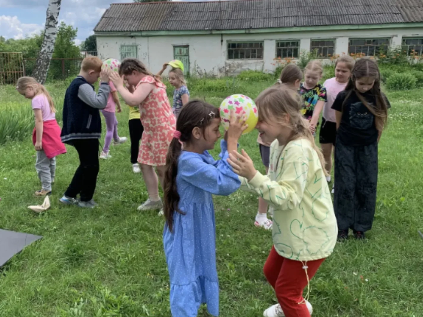 День спорта в пришкольном лагере: быстро, весело, активно!

Сегодня лагерь превратился в настоящую с