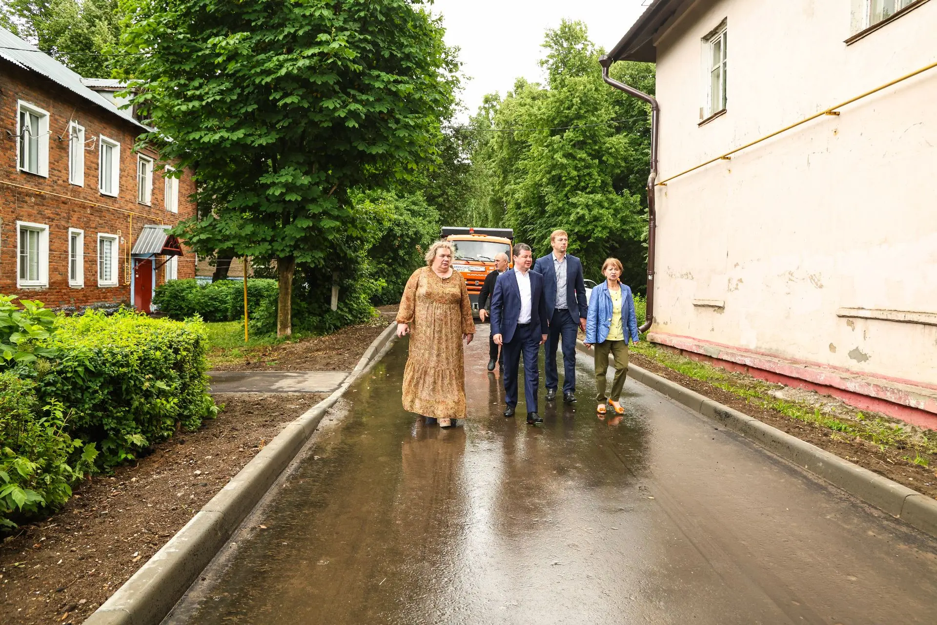 Посетил объект комплексного благоустройства в поселке Комбината стройматериалов-1, д. 3...