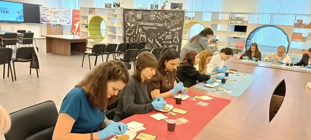 🌟 Сегодня в МОУ СШ 77 прошли конкурсные испытания районного конкурса «Самый классный классный»! 🌟  💫