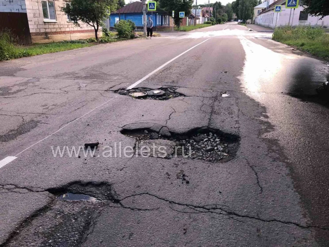 Дороги в Липецкой области снова испытывают водителей на прочность

Жители Ельца жалуются на разбитый