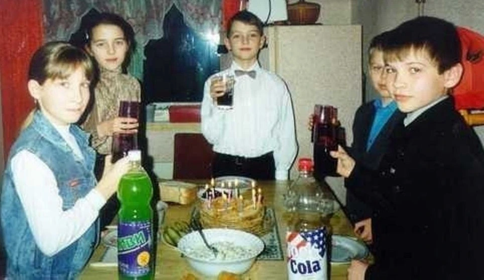 Такая днюха была у многих 😃

Дети 90-х