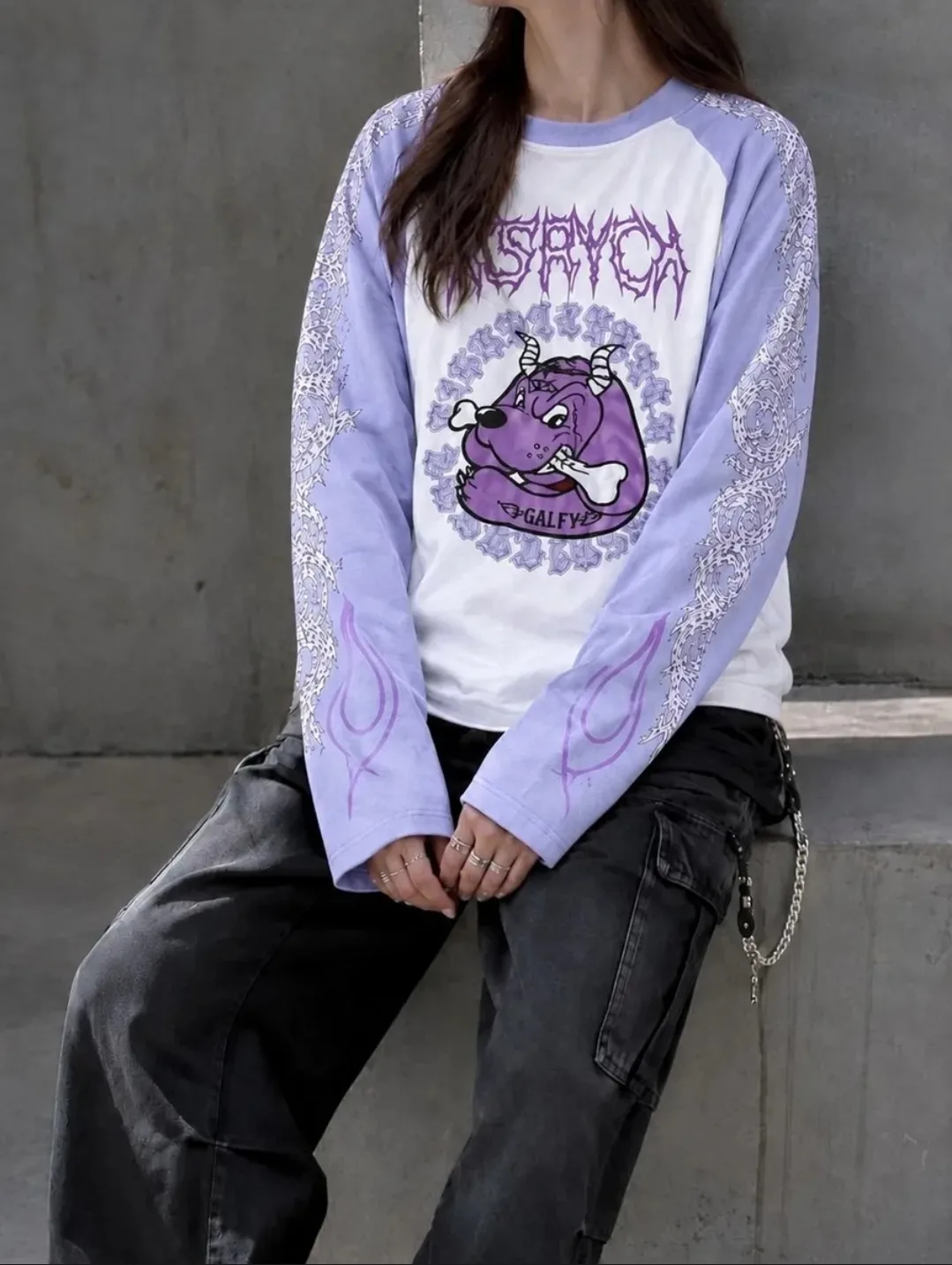 👕 Удлинённый лонгслив в стиле Y2K