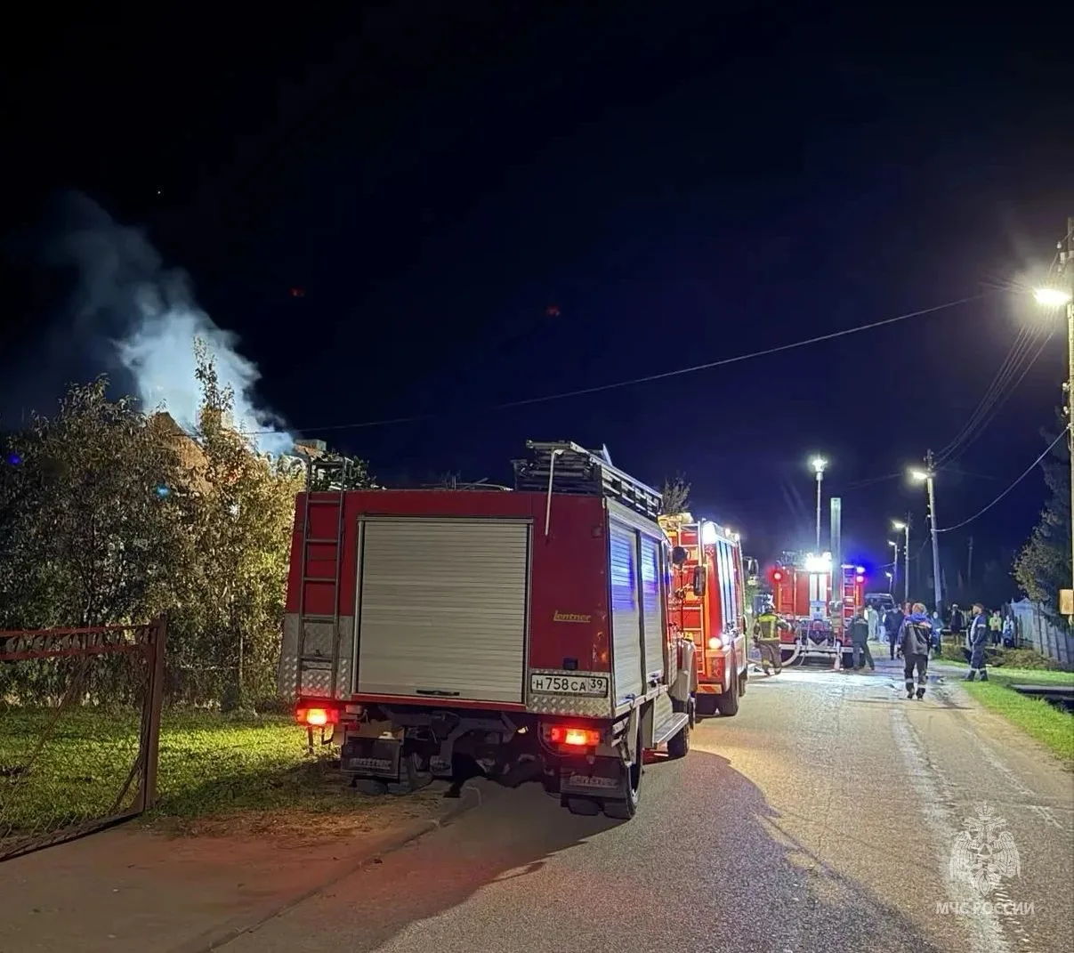 В Черняховске ликвидировали пожар в довоенном доме: огнеборцы вынесли два газовых баллона