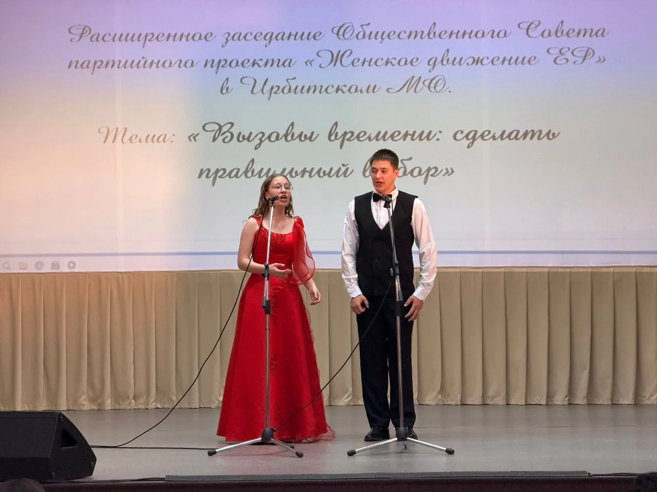 💁Мини-концерт «Романсовое слово» подарили учащиеся и преподаватели  школы искусств участницам засед