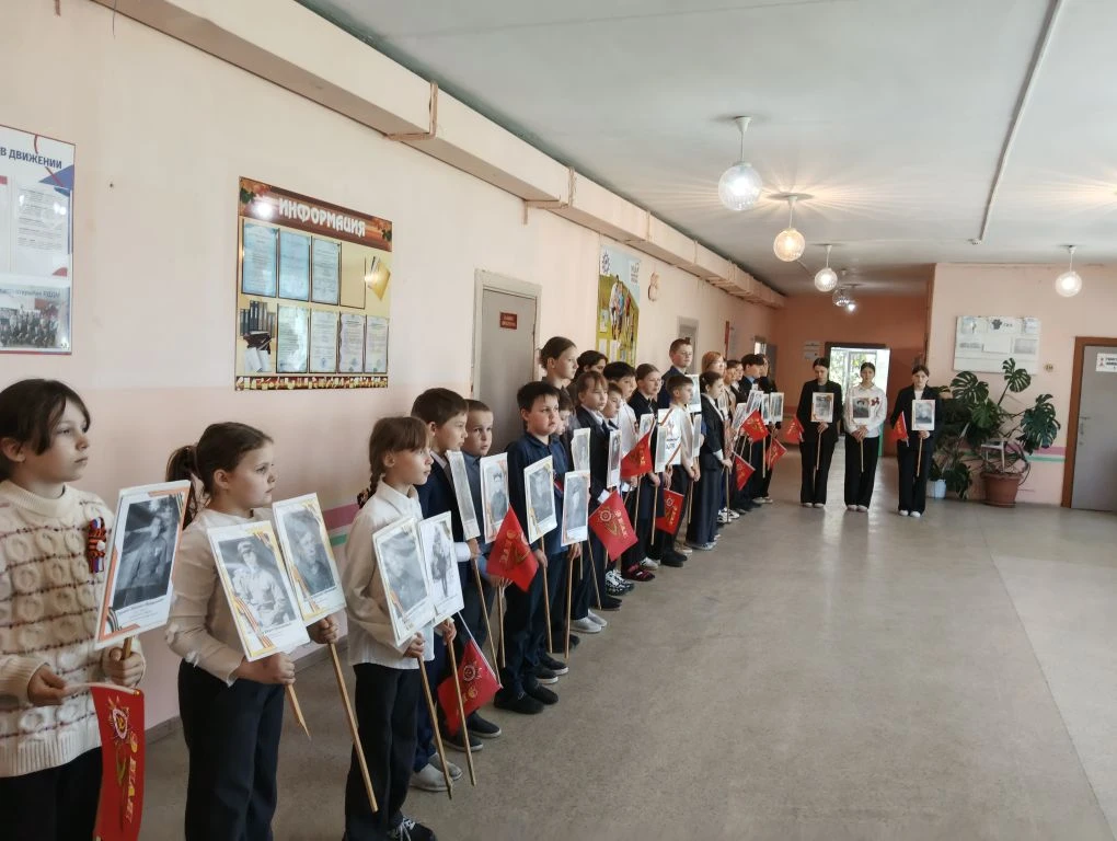 🇷🇺ТОРЖЕСТВЕННАЯ ЛИНЕЙКА ПАМЯТИ🎖

🇷🇺Сегодня, накануне Дня Победы, в нашей школе прошла  торжеств