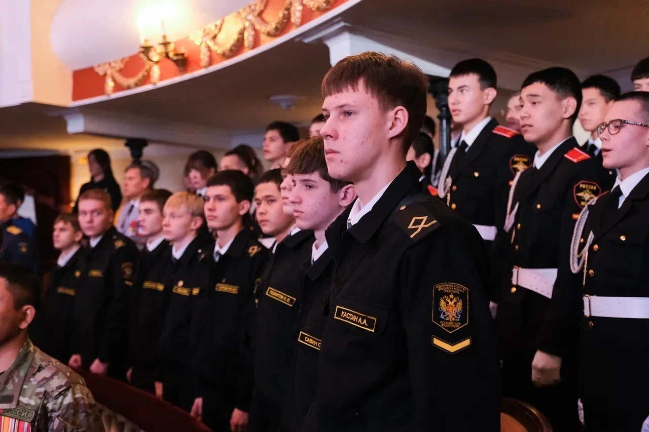 Уважаемые военнослужащие и ветераны! Дорогие астраханцы! Поздравляю вас с Днём защитника Отечества! 