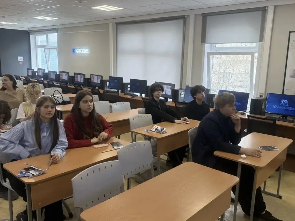 👩‍🎓Графический дизайн — это не просто красиво, это профессия будущего!  Ученики 9‑го класса побывали