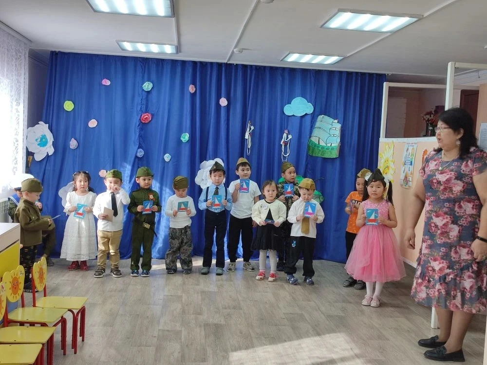 Сегодня 6 марта прошёл утренник посвящённый папам и мамам. С наступающим всех!