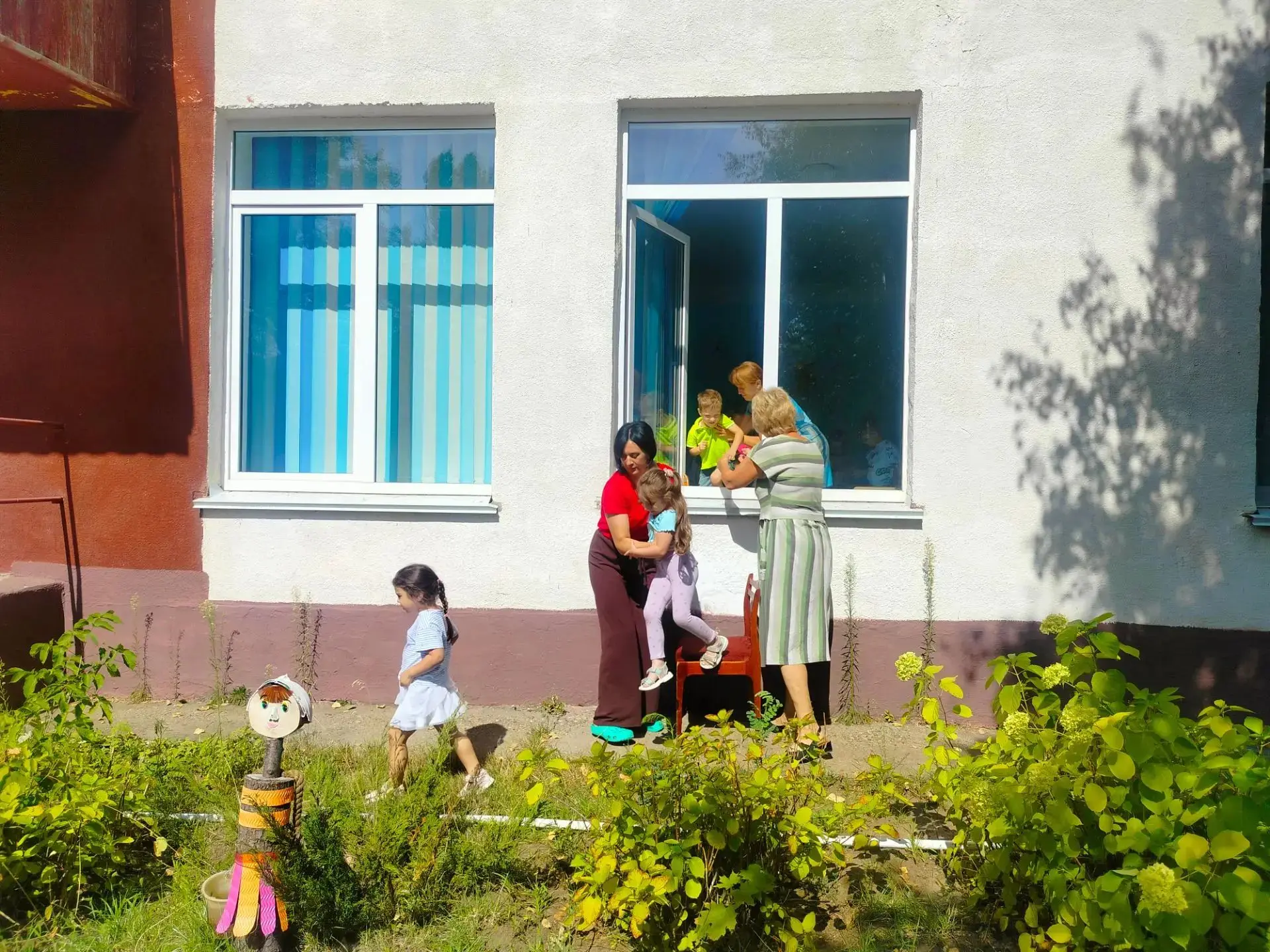 Сегодня в ДОУ прошли плановые учения по антитеррористической безопасности. Отрабатывали...