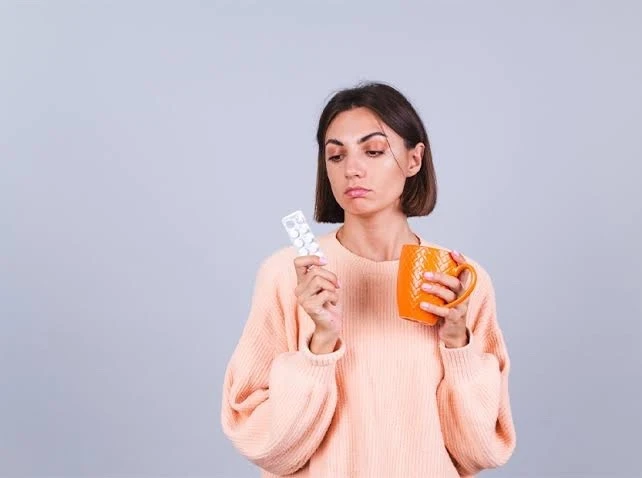 💊 Сок, молоко или кофе: чем не стоит запивать лекарства