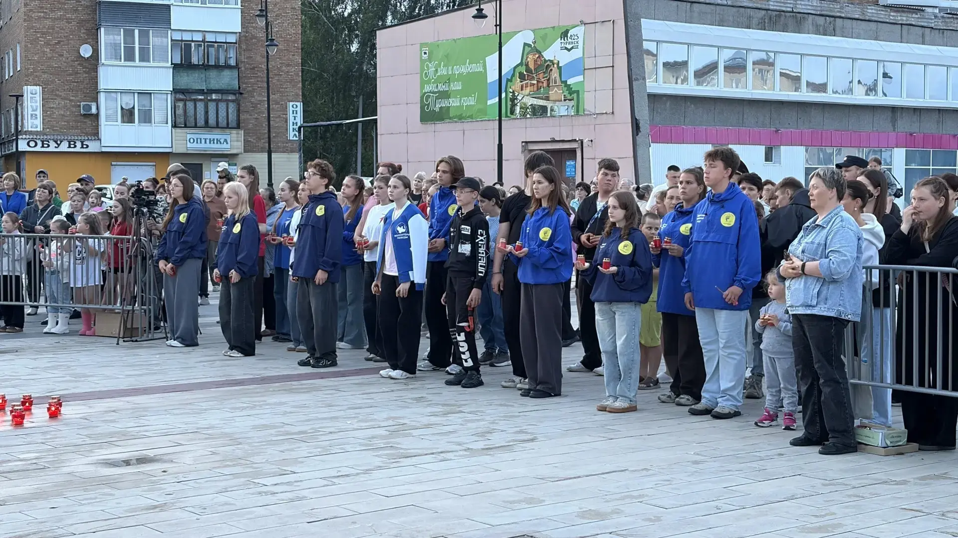 Мероприятие "Вечный огонь памяти" прошло на площади Октября.