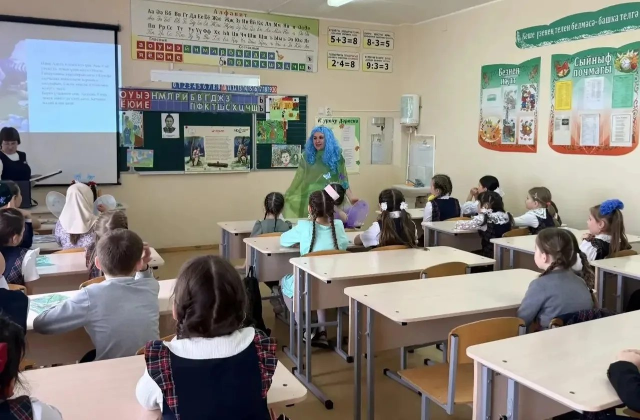 Мәктәбебездә Туган тел атналыгы һәм Тукайның 140 еллыгы📚  Габдулла Тукайның тууына 140 ел тулу уңаен