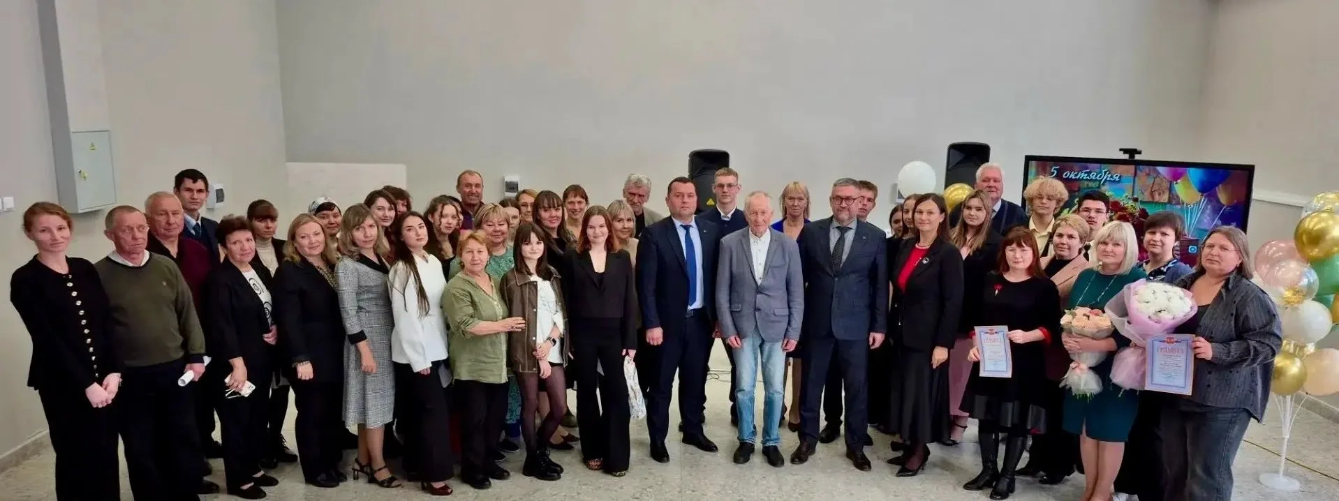 🍎 Педагогов судостроительного колледжа поздравили с Днём учителя