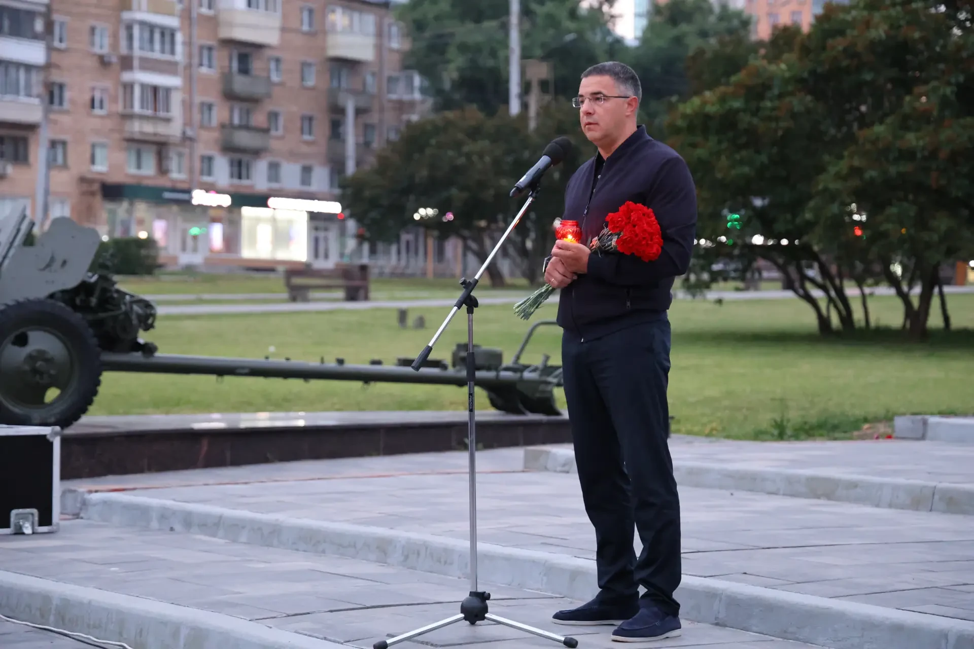 Алексей Эрк и депутаты гордумы приняли участие в акции «Свеча памяти»

В День памяти и скорби в горо