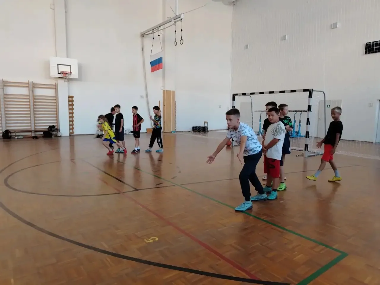 Даже дождливая погода не повод, не играть в любимые игры. Участники проекта "Спортплоща...