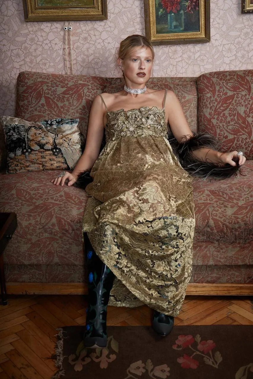 Год назад #светскаяПош и ювелир Алина Исса пересобрали коллаб So Posh by Alina Issa и о...