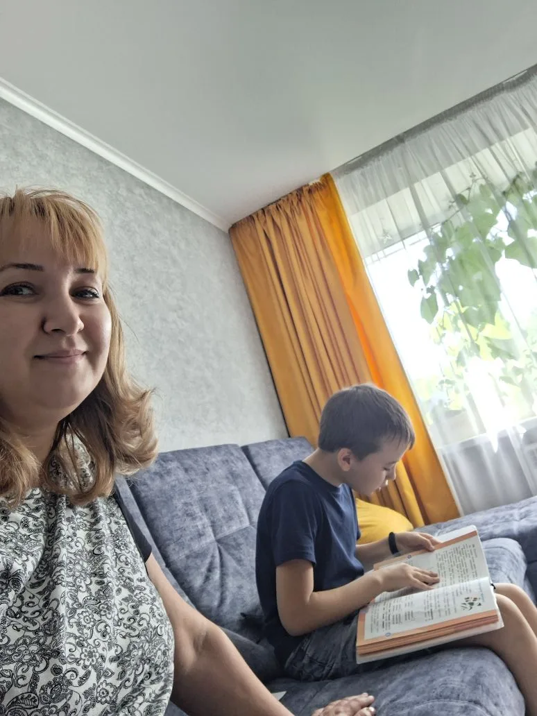 Хаким пришел со школы, пообедали.
