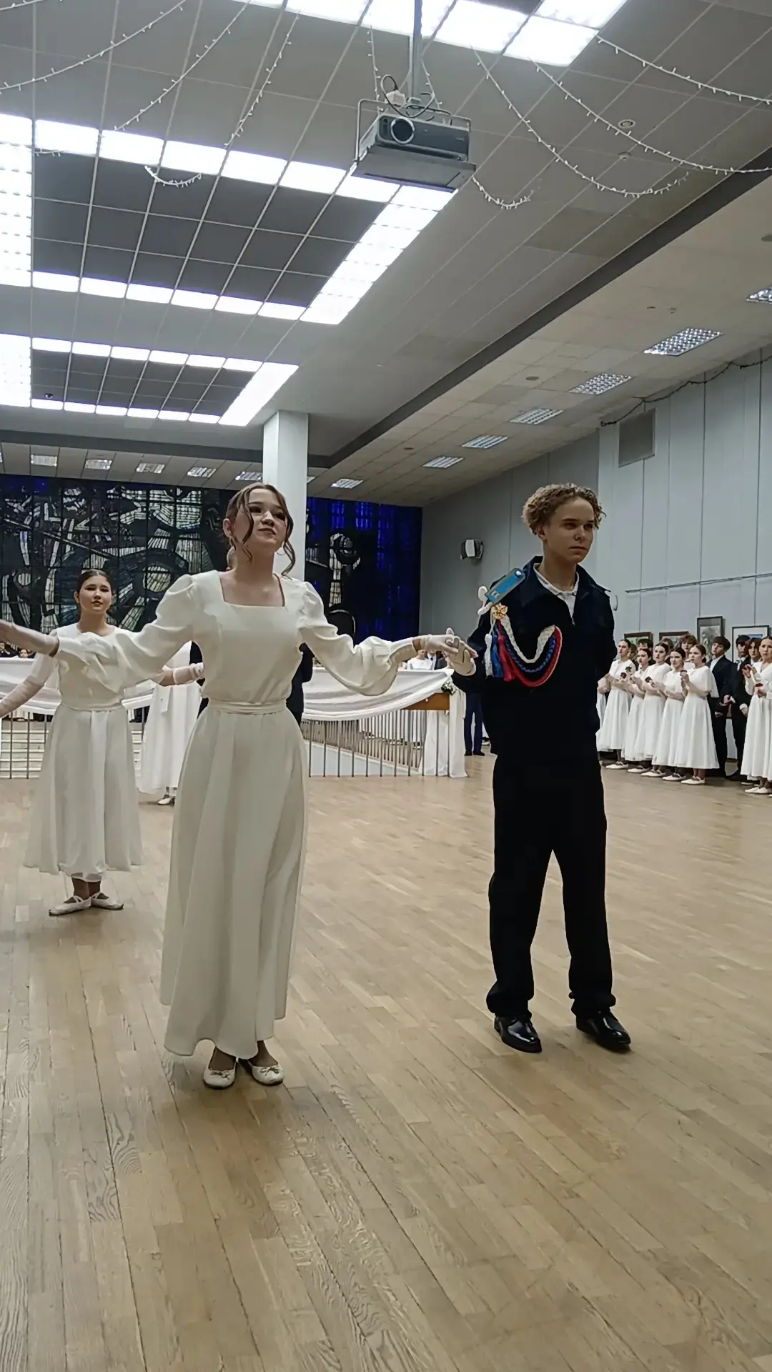 Обучающиеся Центра образования № 69   приняли участие в Кадетском бале «На крыльях мира»     08 дека