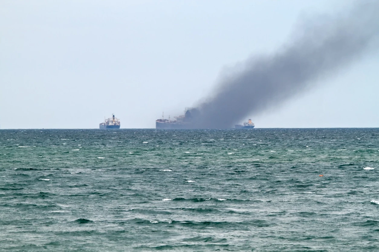 ВС РФ в Чёрном море поразили сухогруз и танкер с комплектующими для производства БПЛА, ...