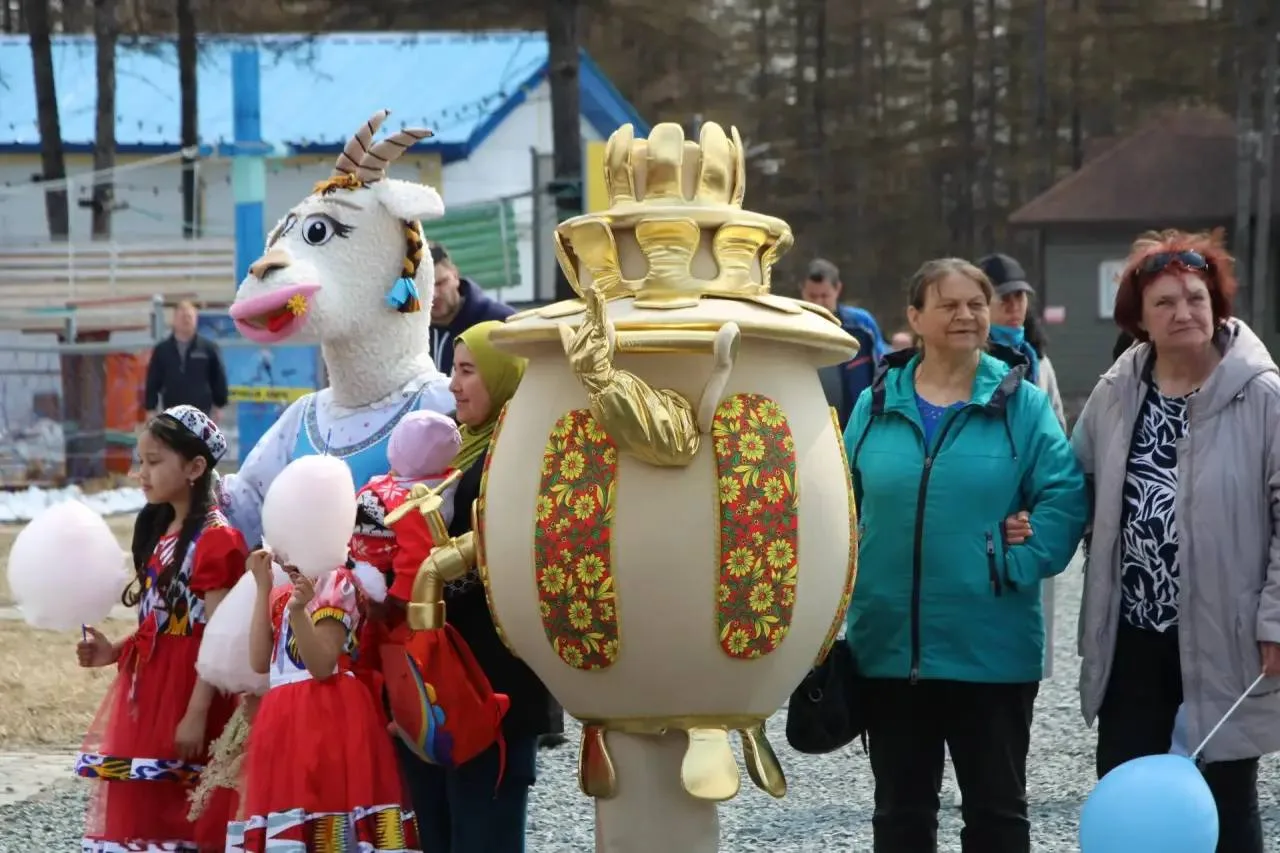 На Колыме впервые прошел этнофестиваль «Русский самовар»  Самовар − не просто предмет обихода. Это с