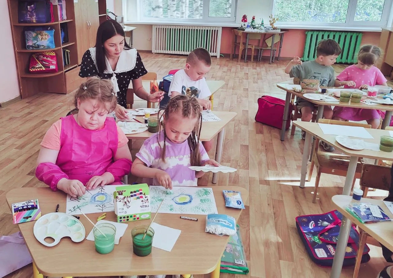 🎨 Творческий понедельник в кружке «Семицветик».