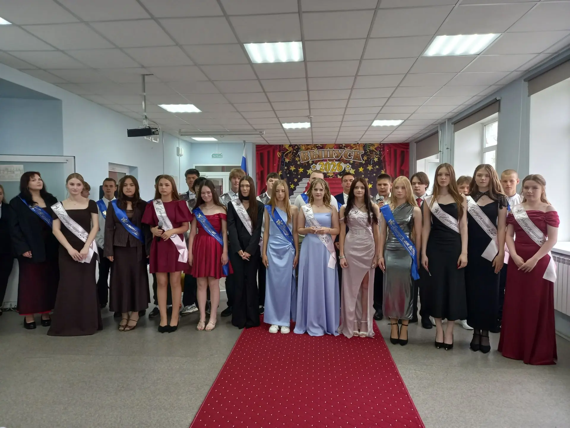 Поздравляем выпускников 9-х классов! 🔔

✨️ Сегодня у нас был настоящий праздник — вручение аттестат