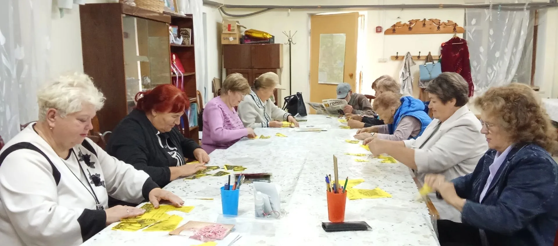 Городская библиотека провела выездную встречу для членов Совета ветеранов Окуловского м...