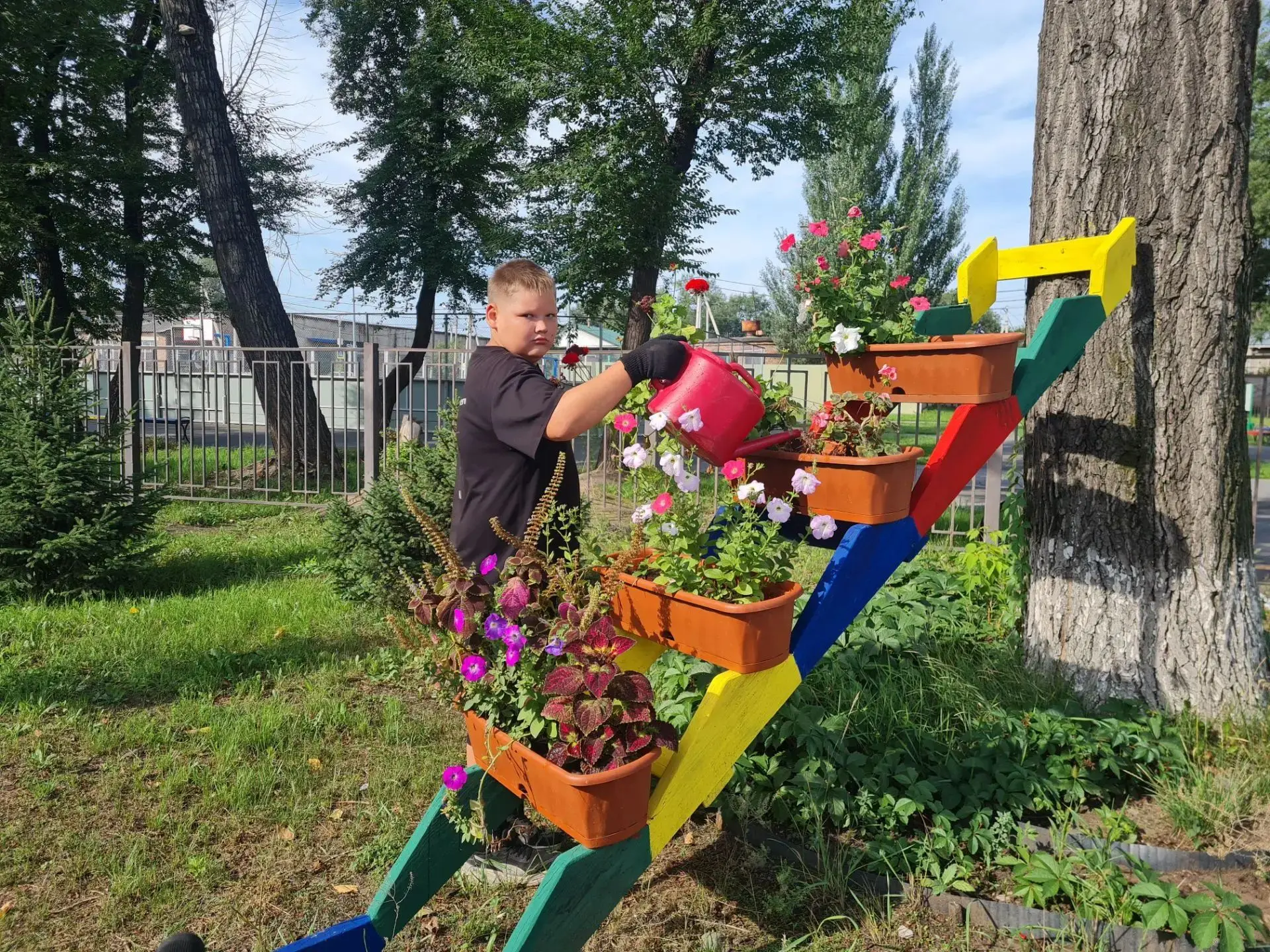 🌻💚 КАНИКУЛЫ В РАЗГАРЕ, А ШКОЛА ЖИВЁТ! 💚🌻

Друзья, лето в самом разгаре — солнце, тепло, радость!