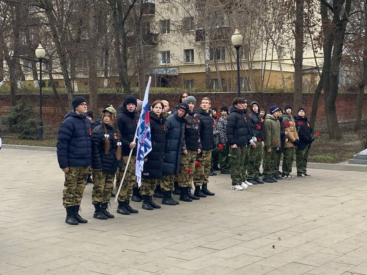 🎖Военно-патриотический клуб "Сокол" нашей #умной_школы принял учасиие в Митинге с возложением цветов