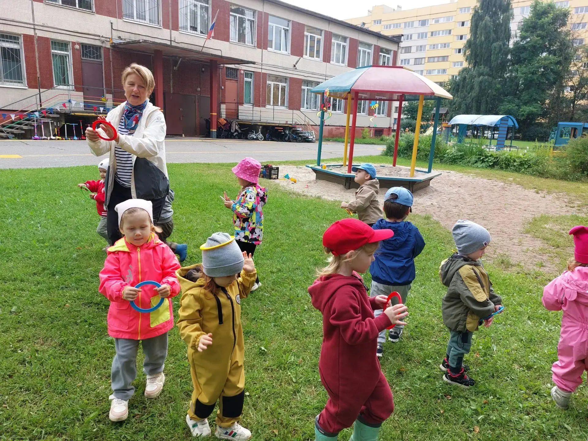 🎵 Музыка на свежем воздухе — вдвойне интереснее! ☀️
Лето — прекрасное время для музыкальных занятий