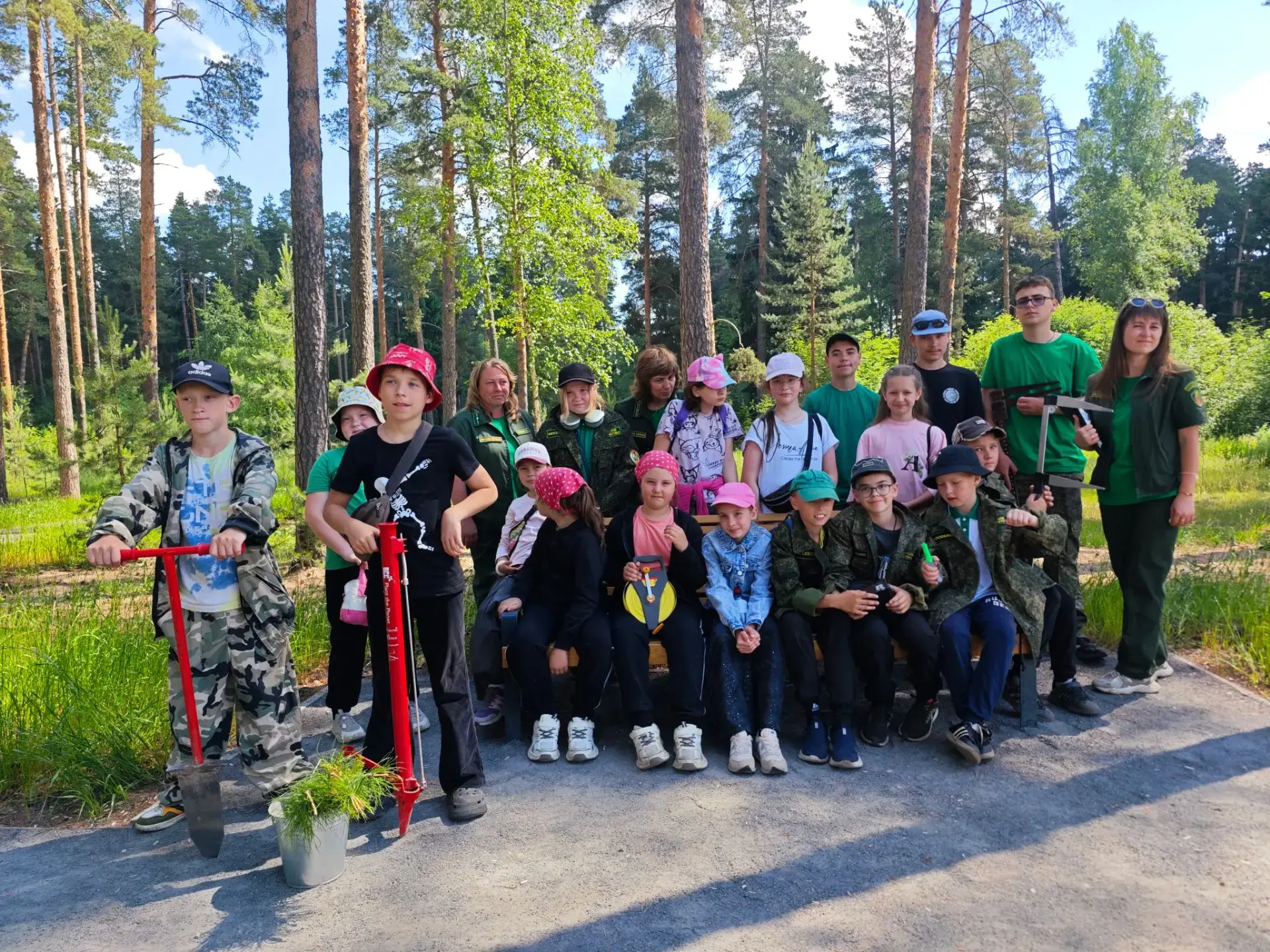 🌲В парке «Стрелки» продолжаются экскурсии в рамках проекта «Лесные лаборатории», который реализуетс