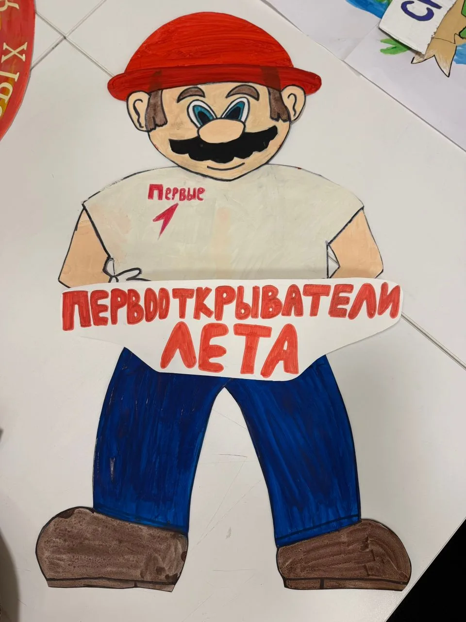 У нас тут настоящая битва креативов! В лагере проходит конкурс на лучший логотип смены, и мы решили 