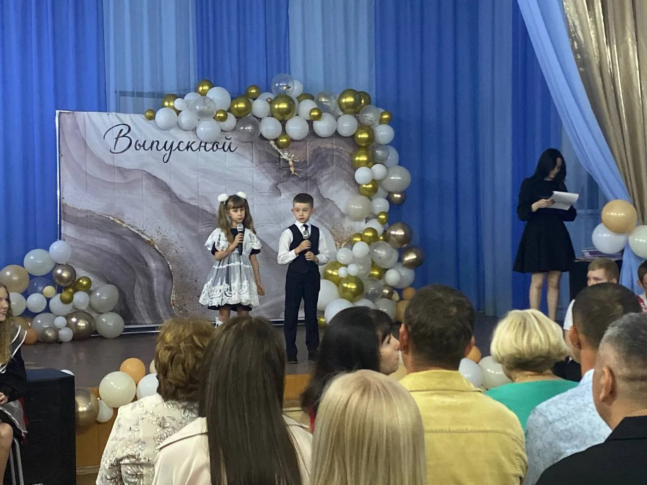 Выпускной в 9 классе Краснодонской средней школы №22: В добрый путь, дорогие выпускники!
Сегодня, 19