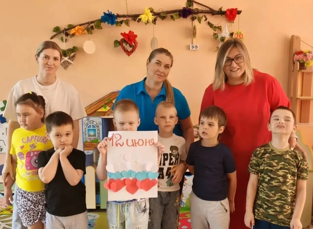 Белый, синий, красный — цвета нашей гордости! 🇷🇺

В честь праздника  «День России» ребята группы к