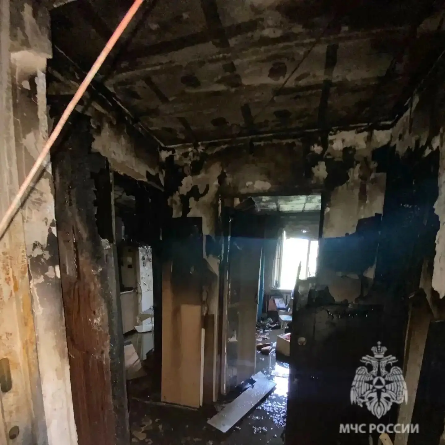 В Балакове на пожаре в многоэтажке спасли 10 человек