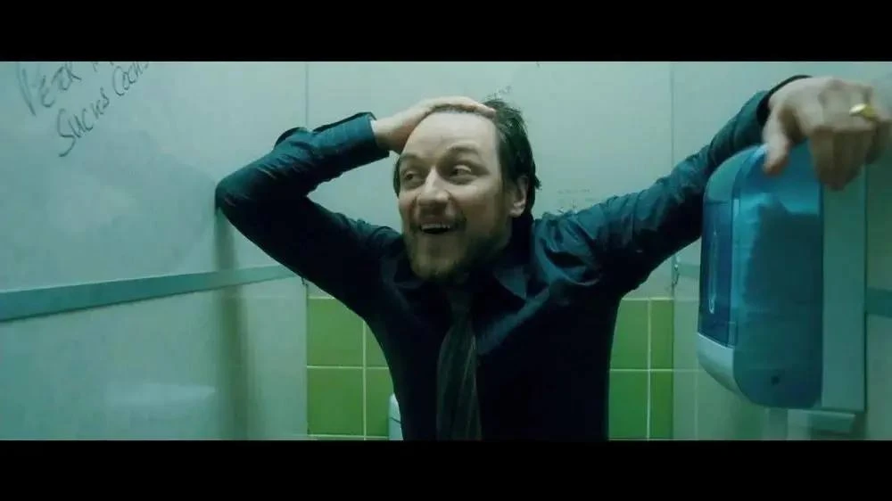 🤯В Краснокамске мужчина откусил сожительнице ногти за некрасивый маникюр и оформил на ...