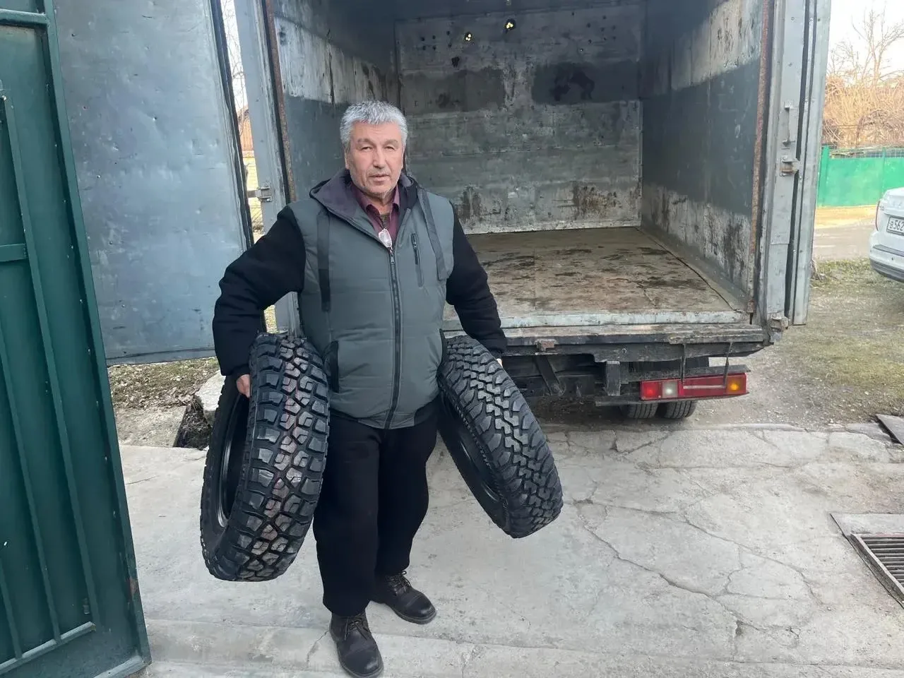 От Никольского собора Черкесска - с заботой и поддержкой для бойцов СВО  В Черкесске добровольцы и д