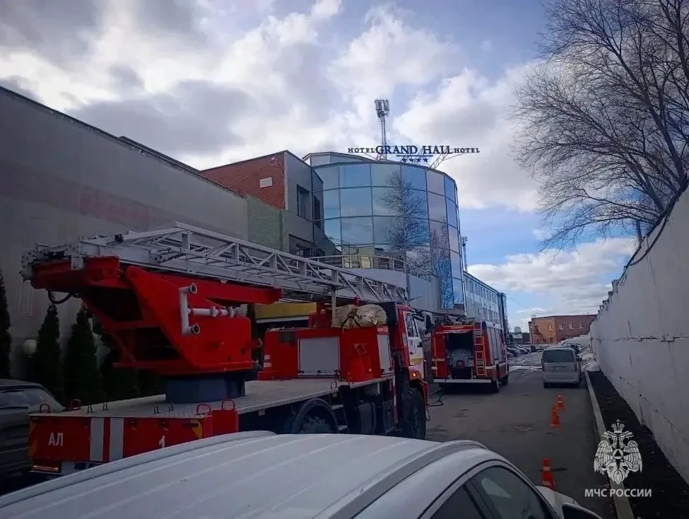 Огнеборцы МЧС России отработали тушение пожара в отеле «Гранд-Холл»  🧑‍🚒В Екатеринбурге прошло плано
