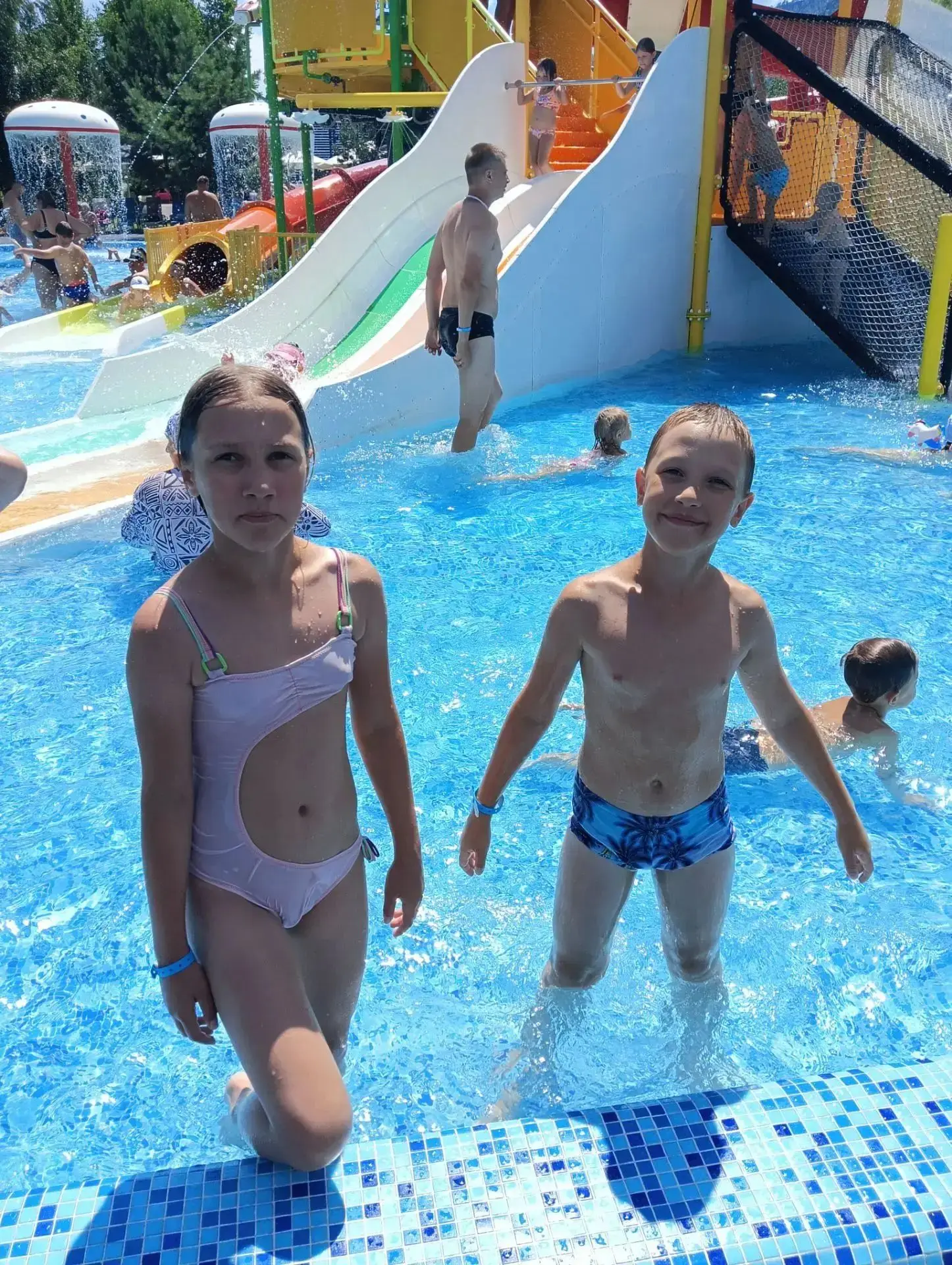 Каникулы продолжаются☀☀☀

Наш экскурсовод ученик 4В класса Антонов Савва приглашает в увлекательное 