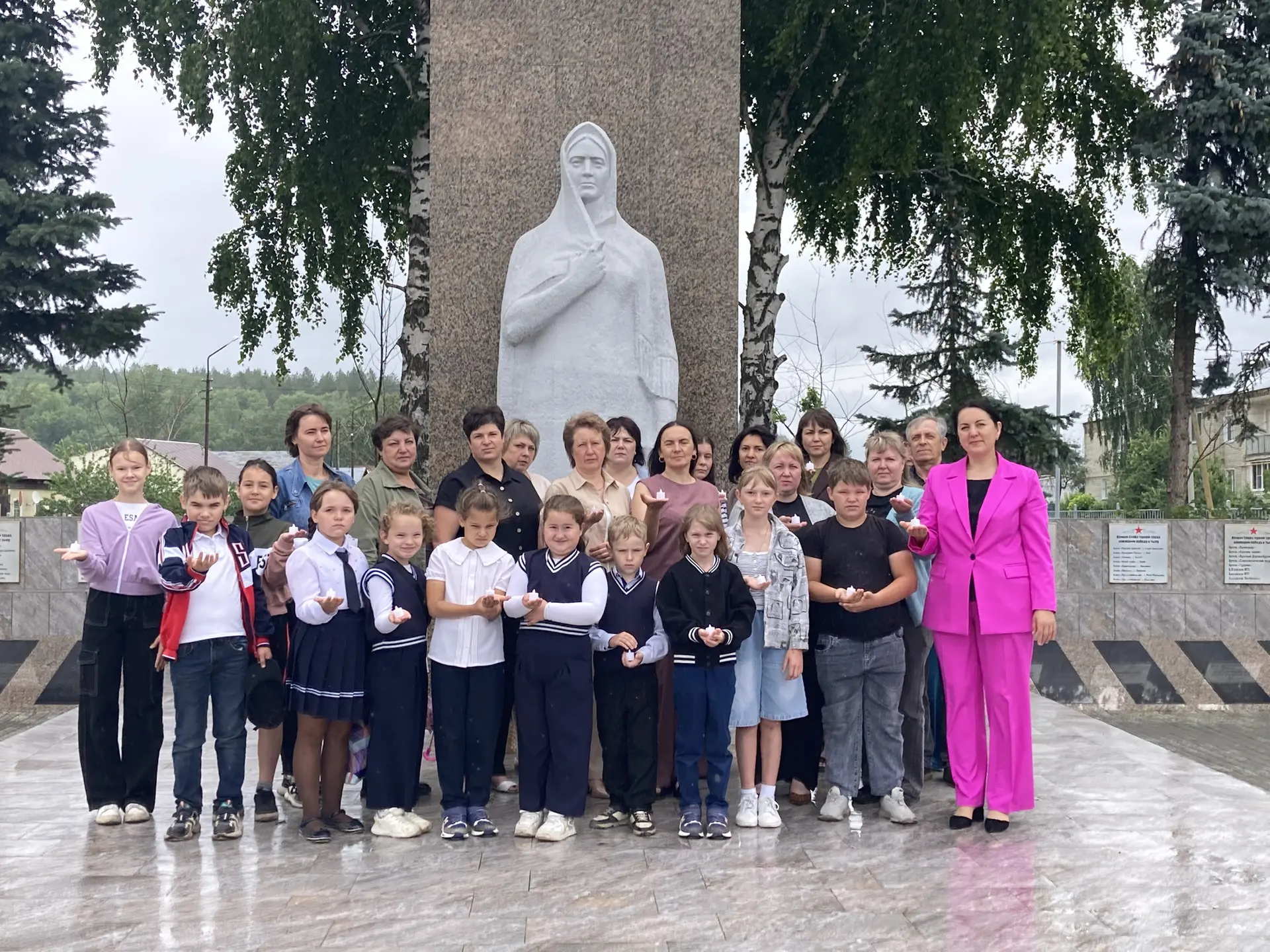 🕯️ В День памяти и скорби - 22 июня, сотрудники центра социального обслуживания населения Балтайско