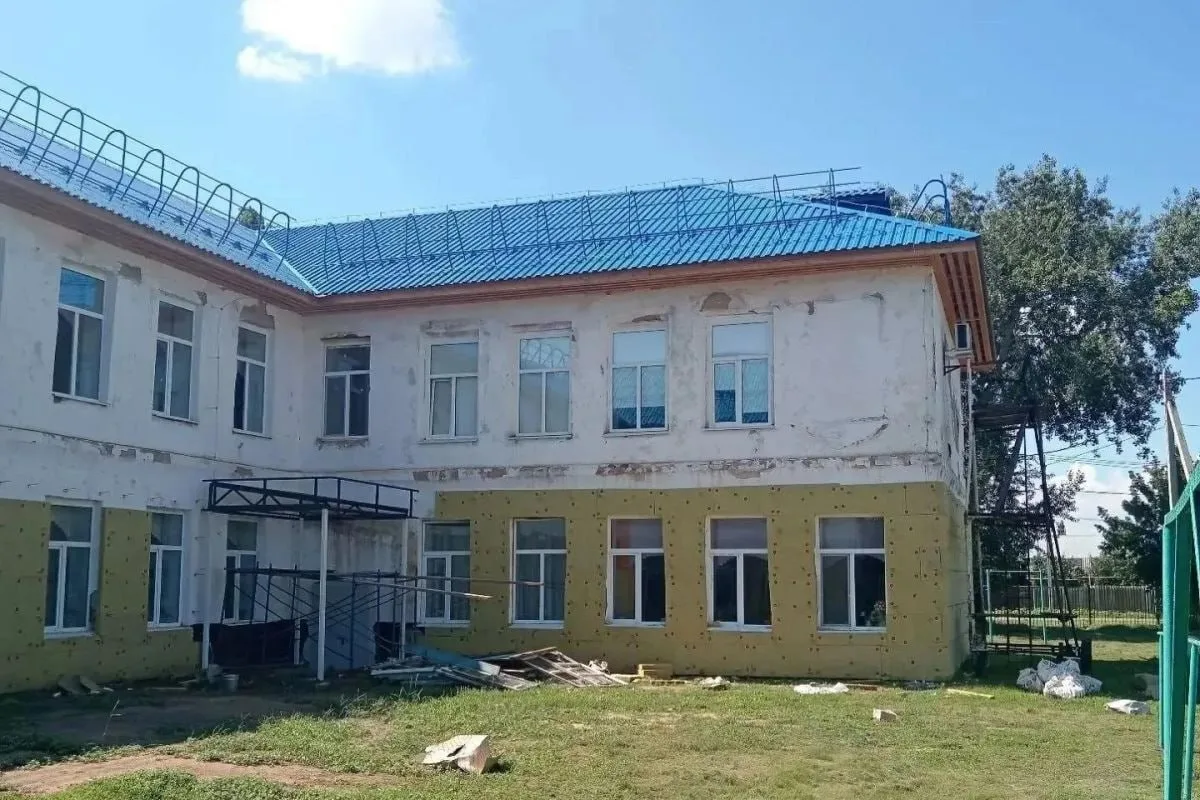 В оренбургских селах продолжается ремонт объектов образования по партпроекту «Новая шко...