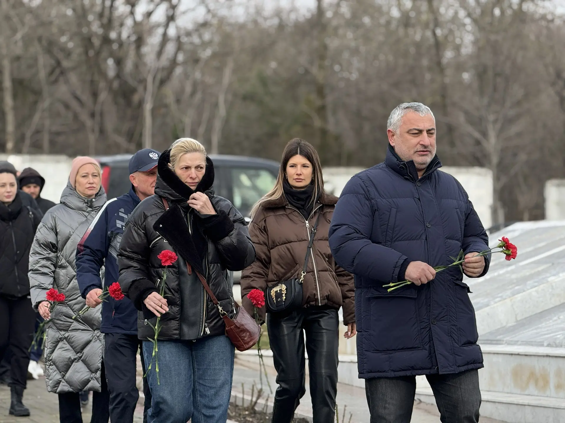 ВОЗЛОЖЕНИЕ ЦВЕТОВ 🌹🙏🏼   Учащиеся 9«Б» класса в составе Федерации Бокса, вместе с депутатом VIII созы